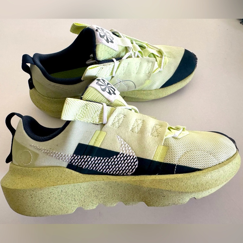 Boys Size 6Y Nike Shoes